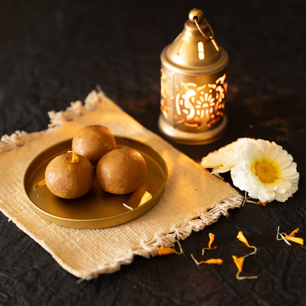 Besan Laddu – Authentic Indian Sweets | Made with Home-Ground Gram Flour & Pure Ghee | Traditional Mithai | Perfect for Festivals & Gifting | 200g - SMJ Sweets and Snacks