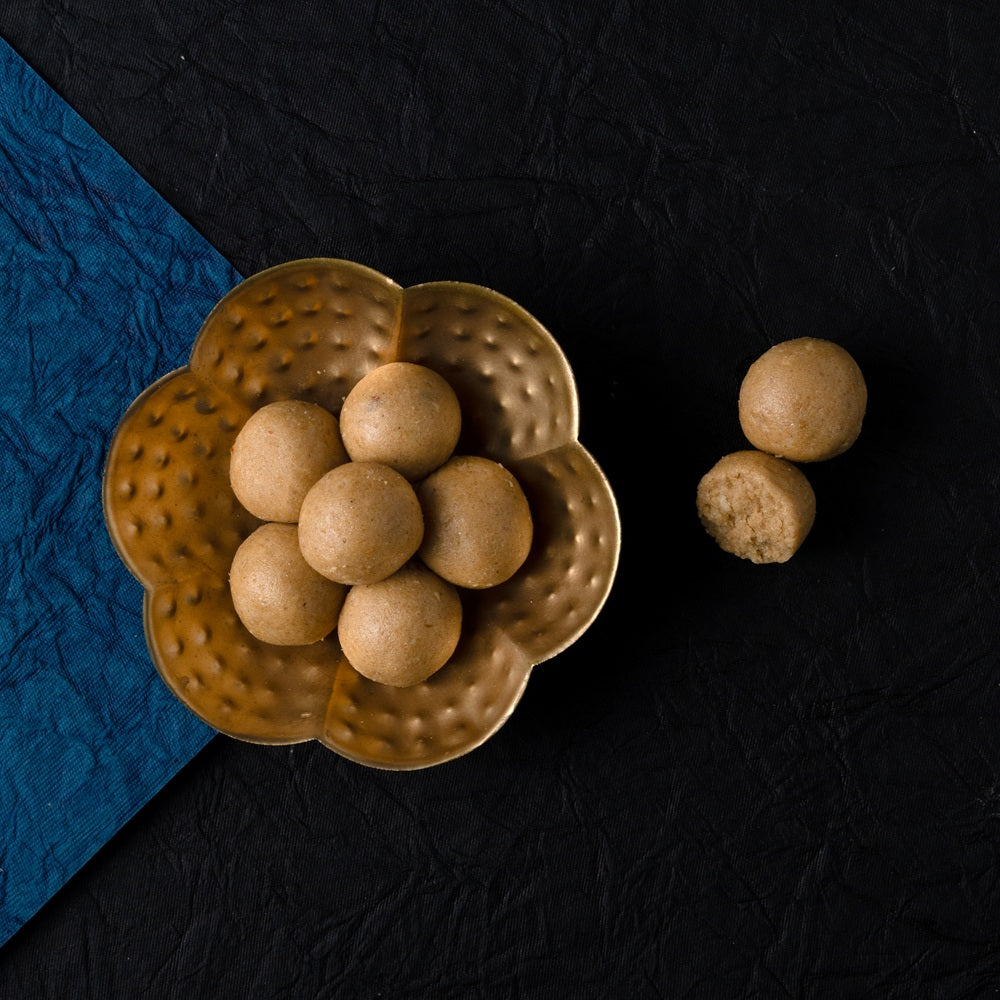 Gond Laddu – Authentic Indian Sweets | Made with Whole Wheat Flour & Edible Gum | Traditional Mithai | Perfect for Festivals & Gifting | 200g - SMJ Sweets and Snacks